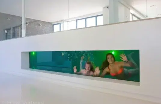 Glas-Elemente von AQA Steel