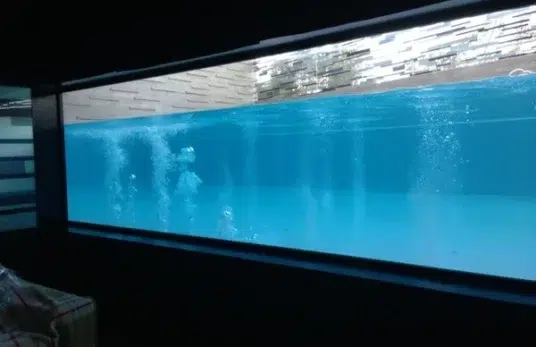 Glas-Elemente von AQA Steel