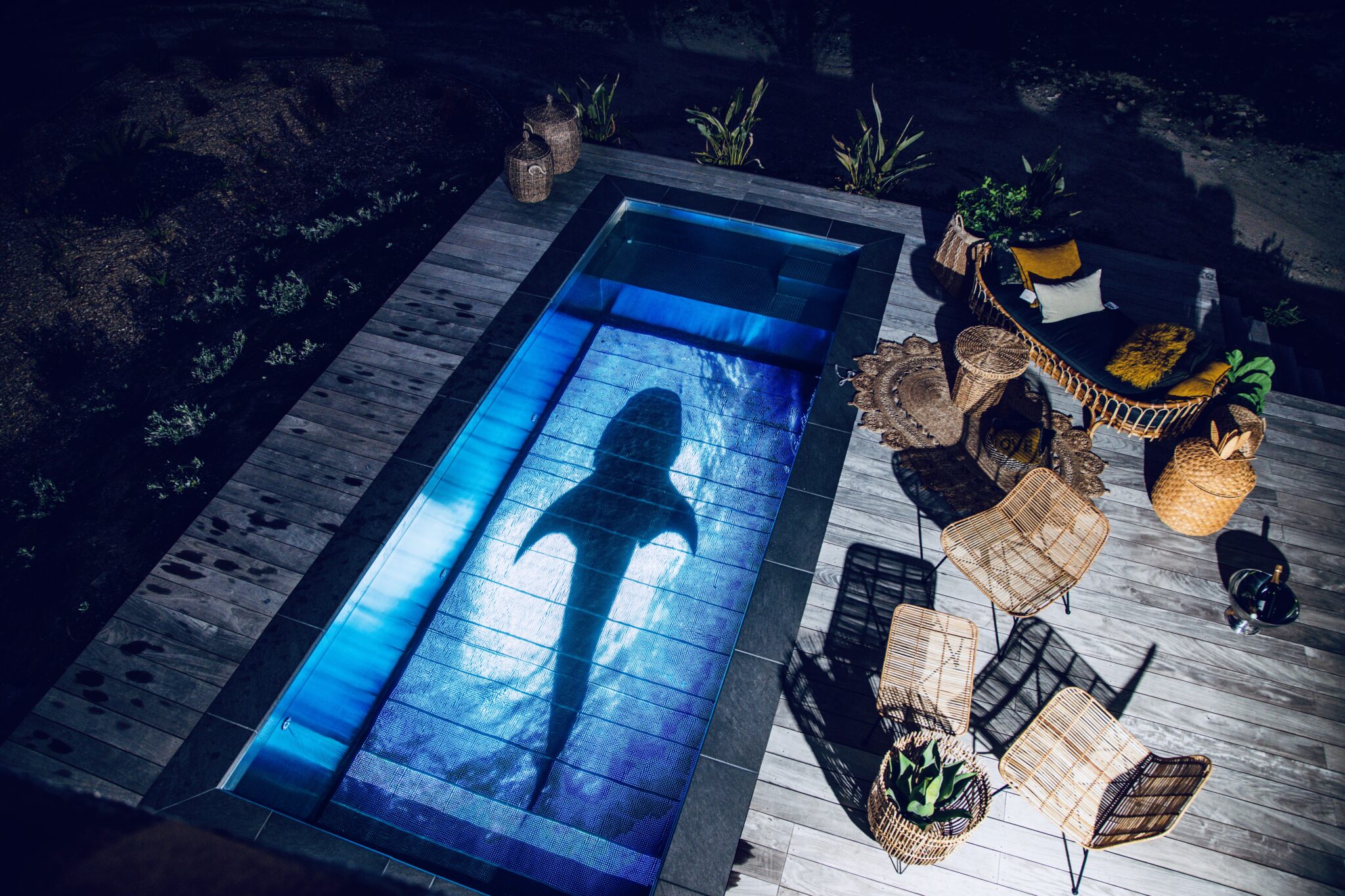 Multimedia Pool von AQA Steel