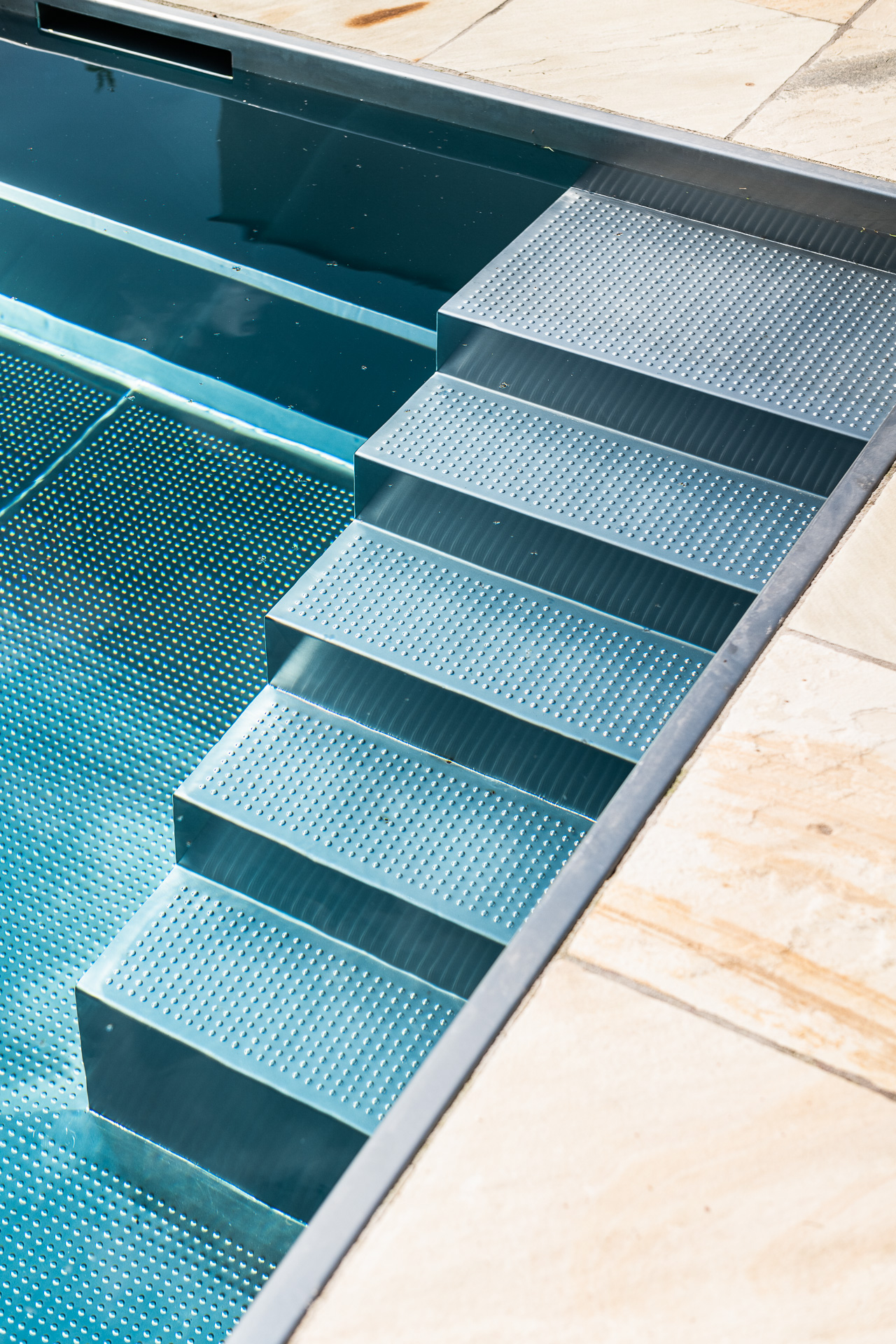 Pool-Einstiege von AQA Steel